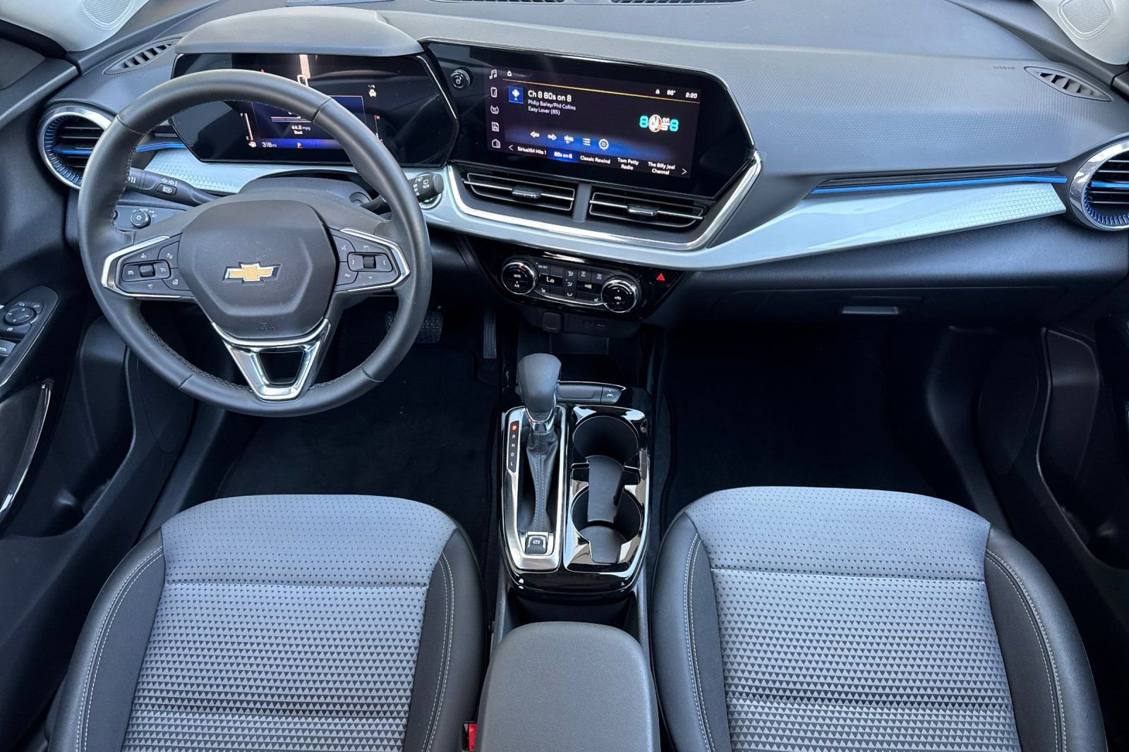 Used 2025 Chevrolet Trax LT w/ Driver Confidence Package image 13