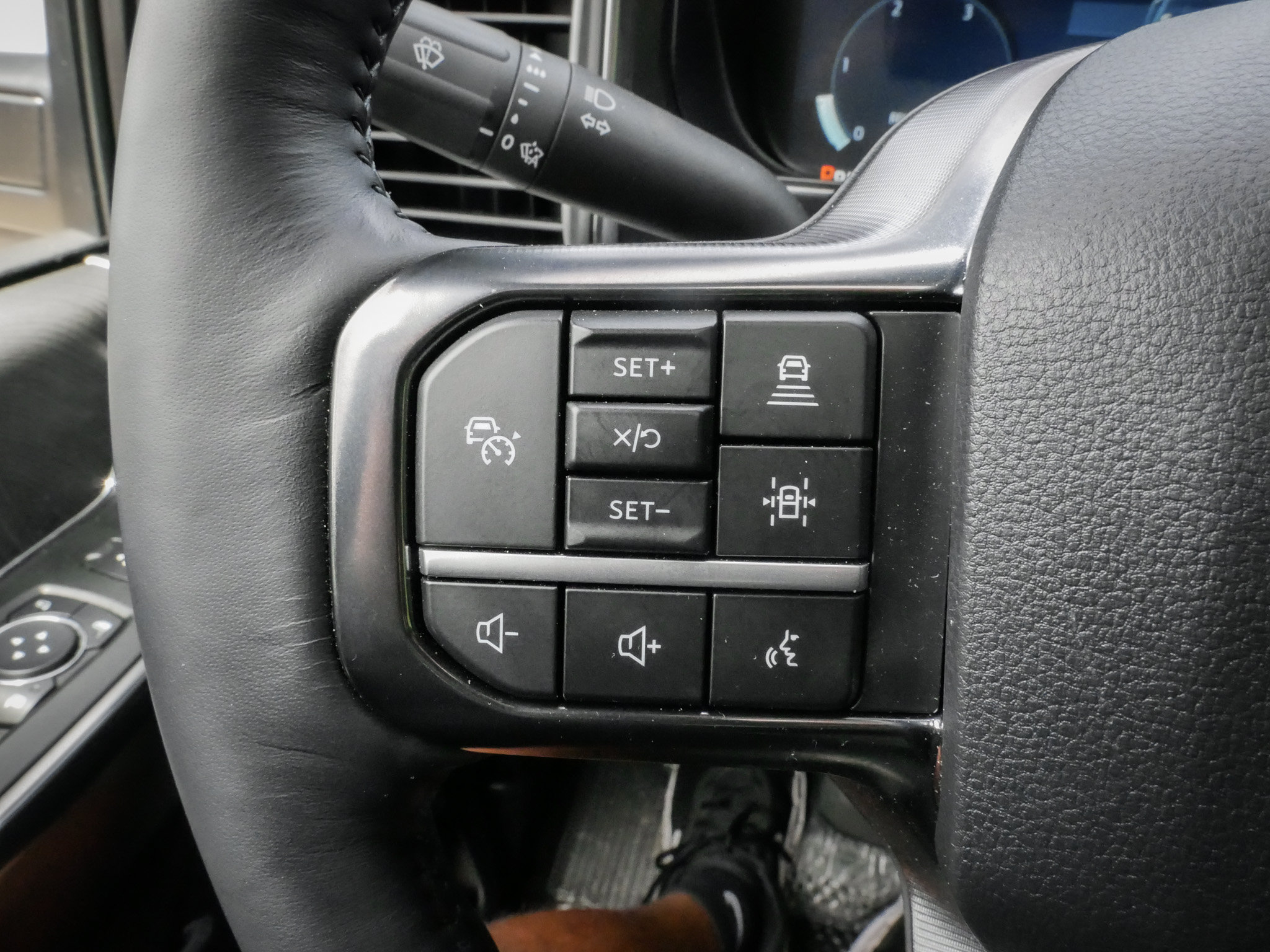 Used 2025 Ford F250 Platinum AWD/4WD image 19