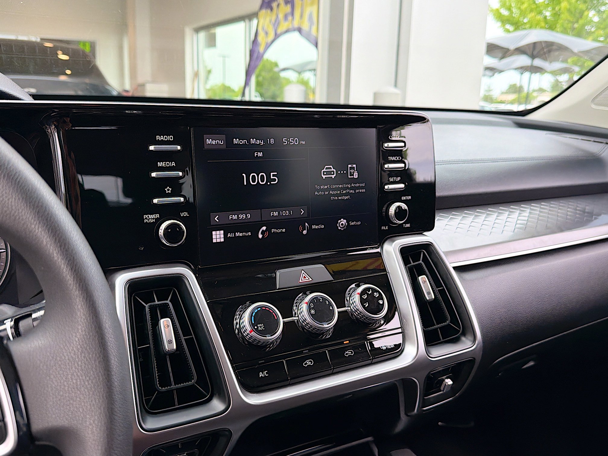 Used 2023 Kia Sorento LX FWD image 11