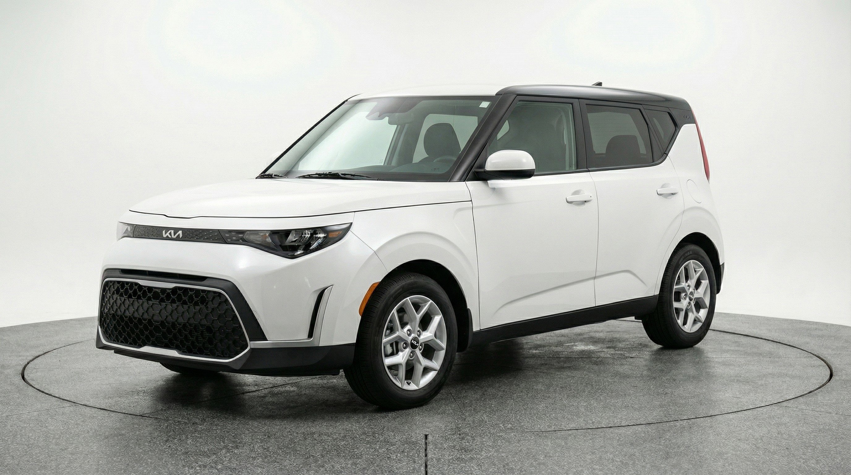 Used 2025 Kia Soul LX w/ LX Technology Package FWD image 3