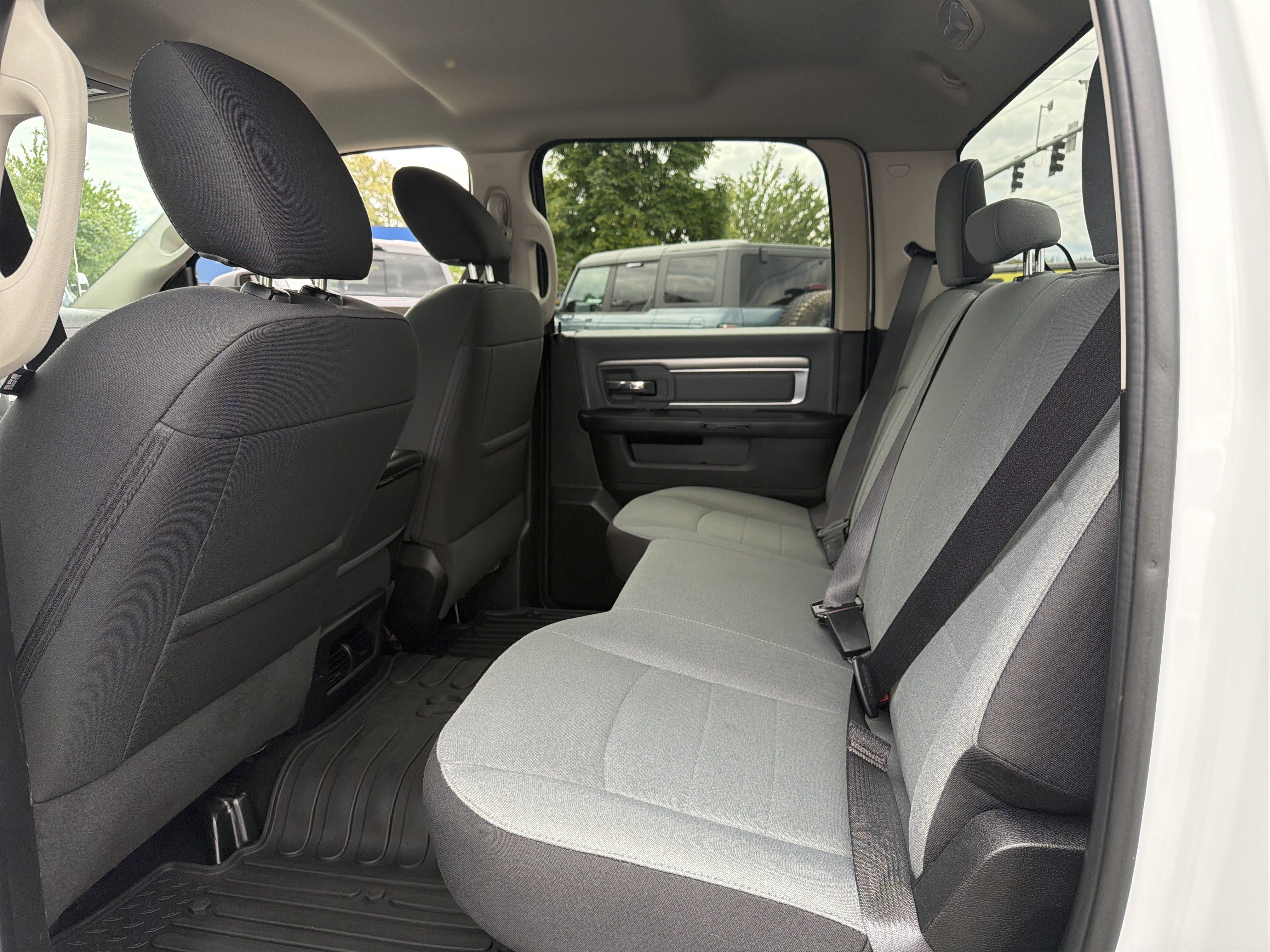 Used 2022 RAM 1500 Classic SLT AWD/4WD image 11