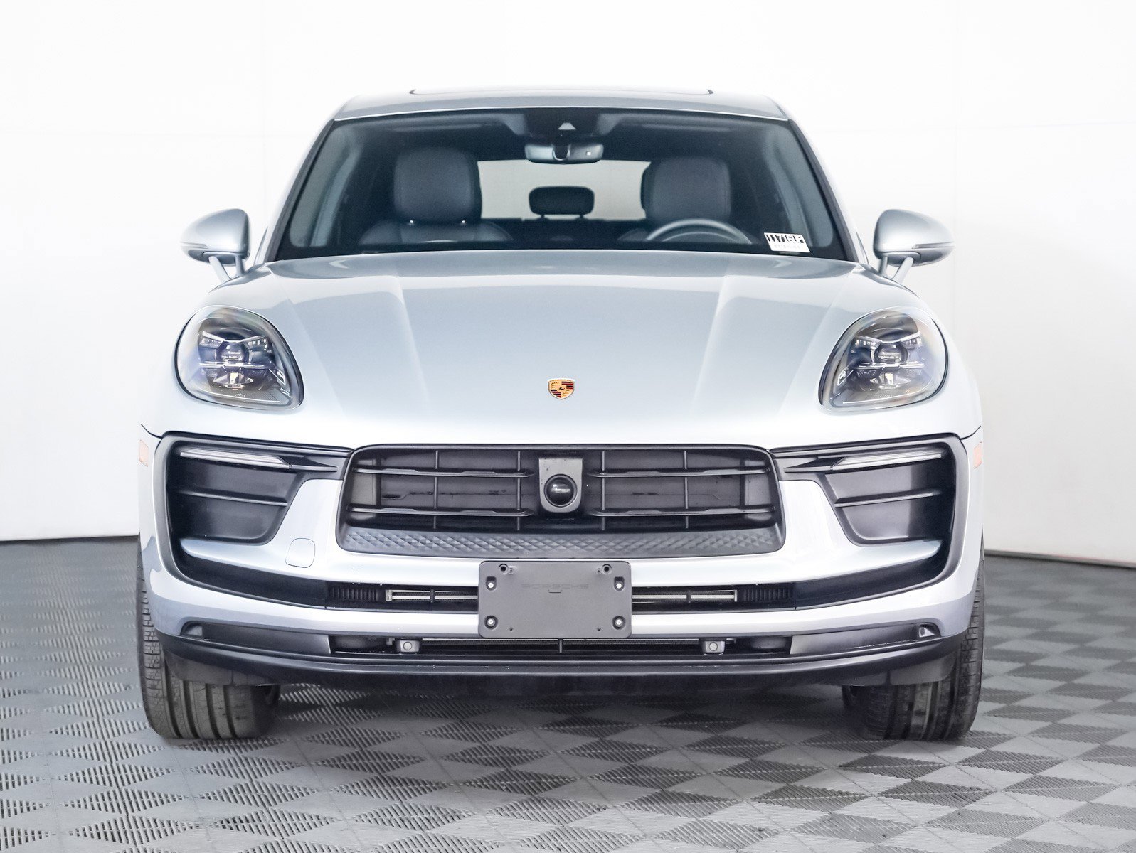 Certified 2025 Porsche Macan image 7