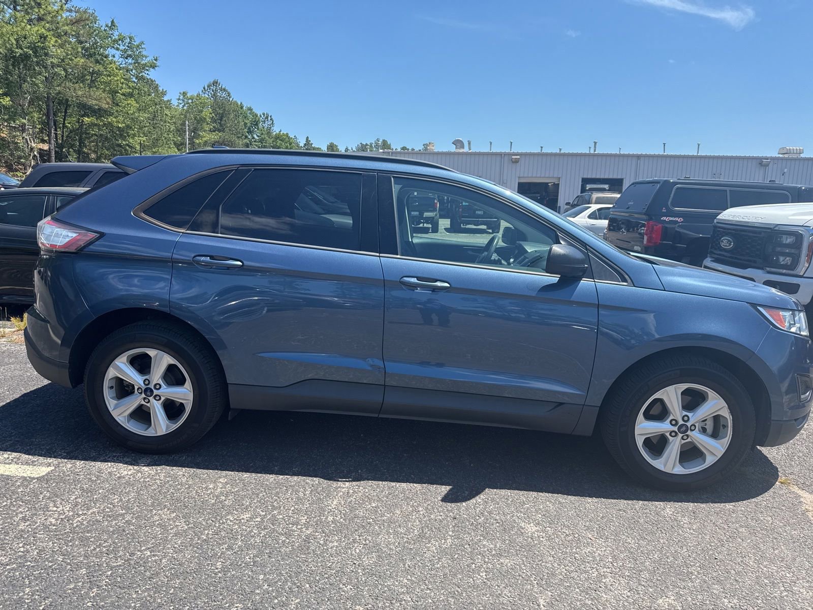 Used 2018 Ford Edge SE FWD image 8
