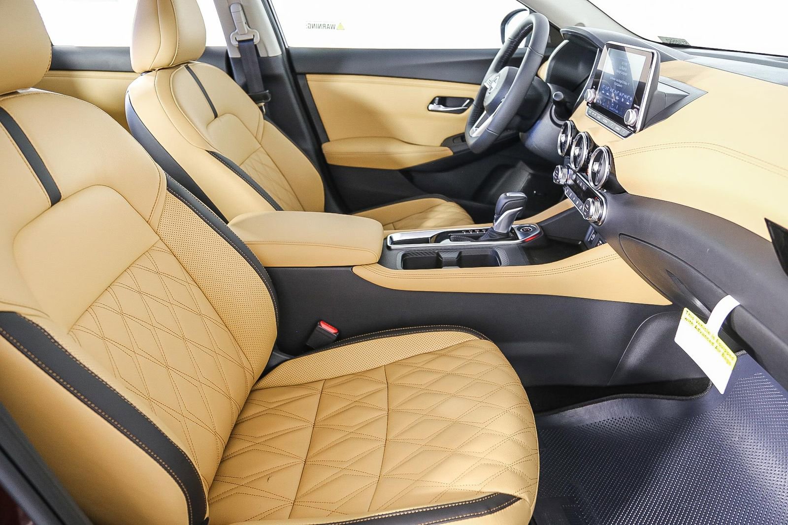 Used 2025 Nissan Sentra SV w/ SV Premium Package image 17