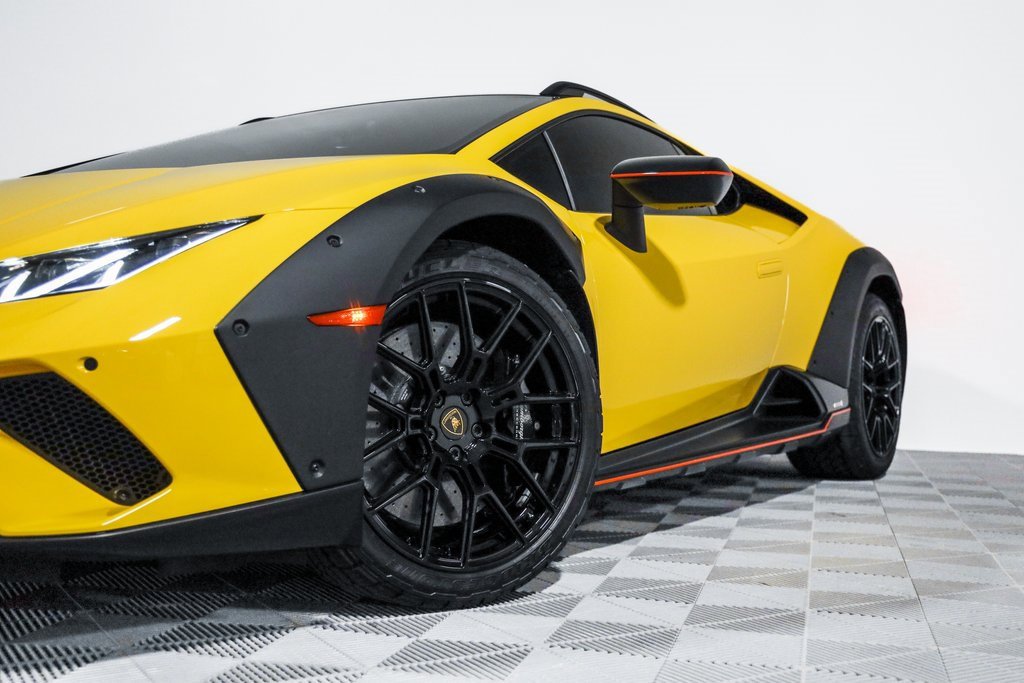 Used 2023 Lamborghini Huracan Sterrato image 10