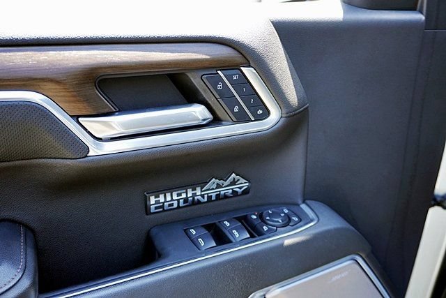 Used 2024 Chevrolet Silverado 1500 High Country w/ High Country Premium Package AWD/4WD image 36