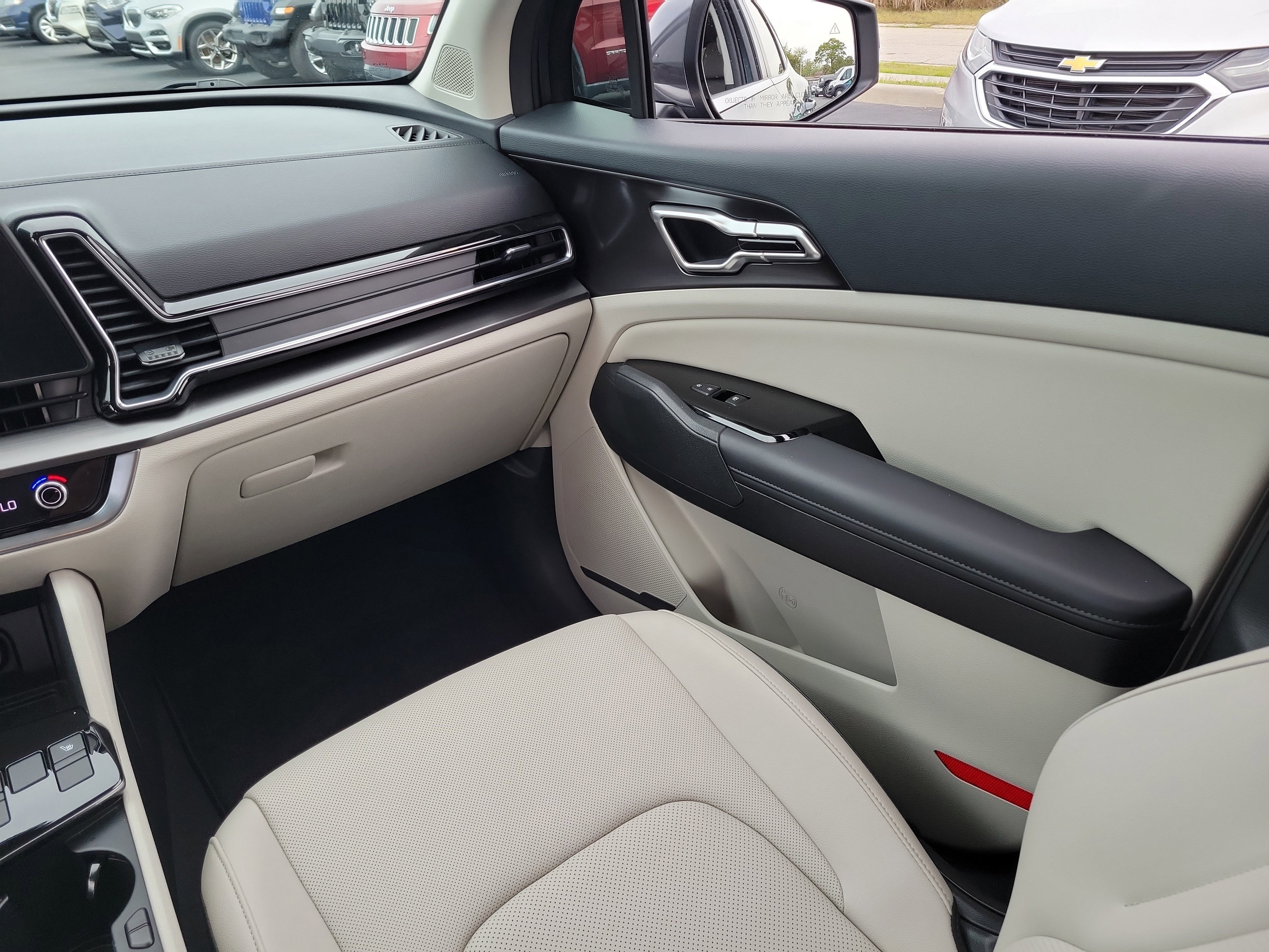 Used 2023 Kia Sportage EX image 18