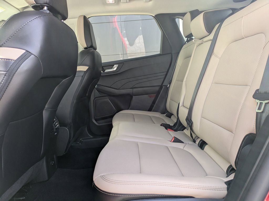 Used 2022 Ford Escape Titanium AWD/4WD image 16