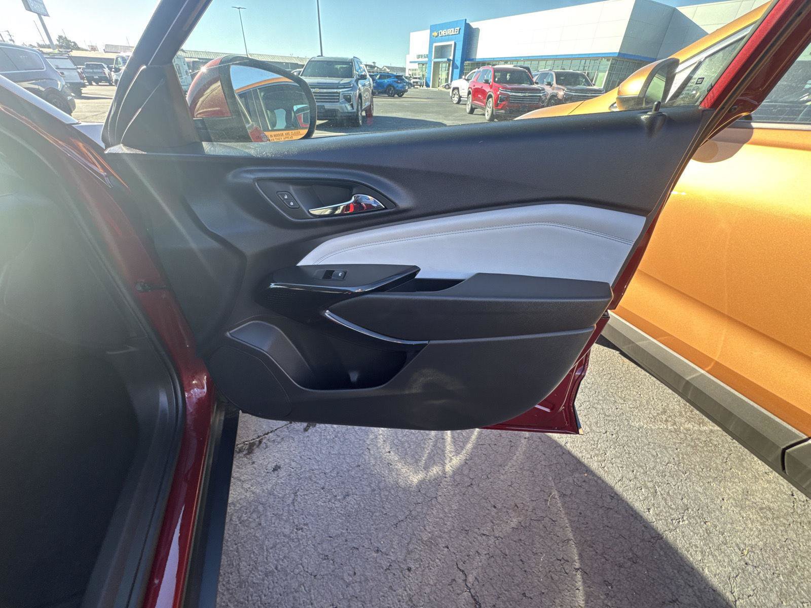 Used 2025 Chevrolet Trax LT w/ Driver Confidence Package FWD image 16