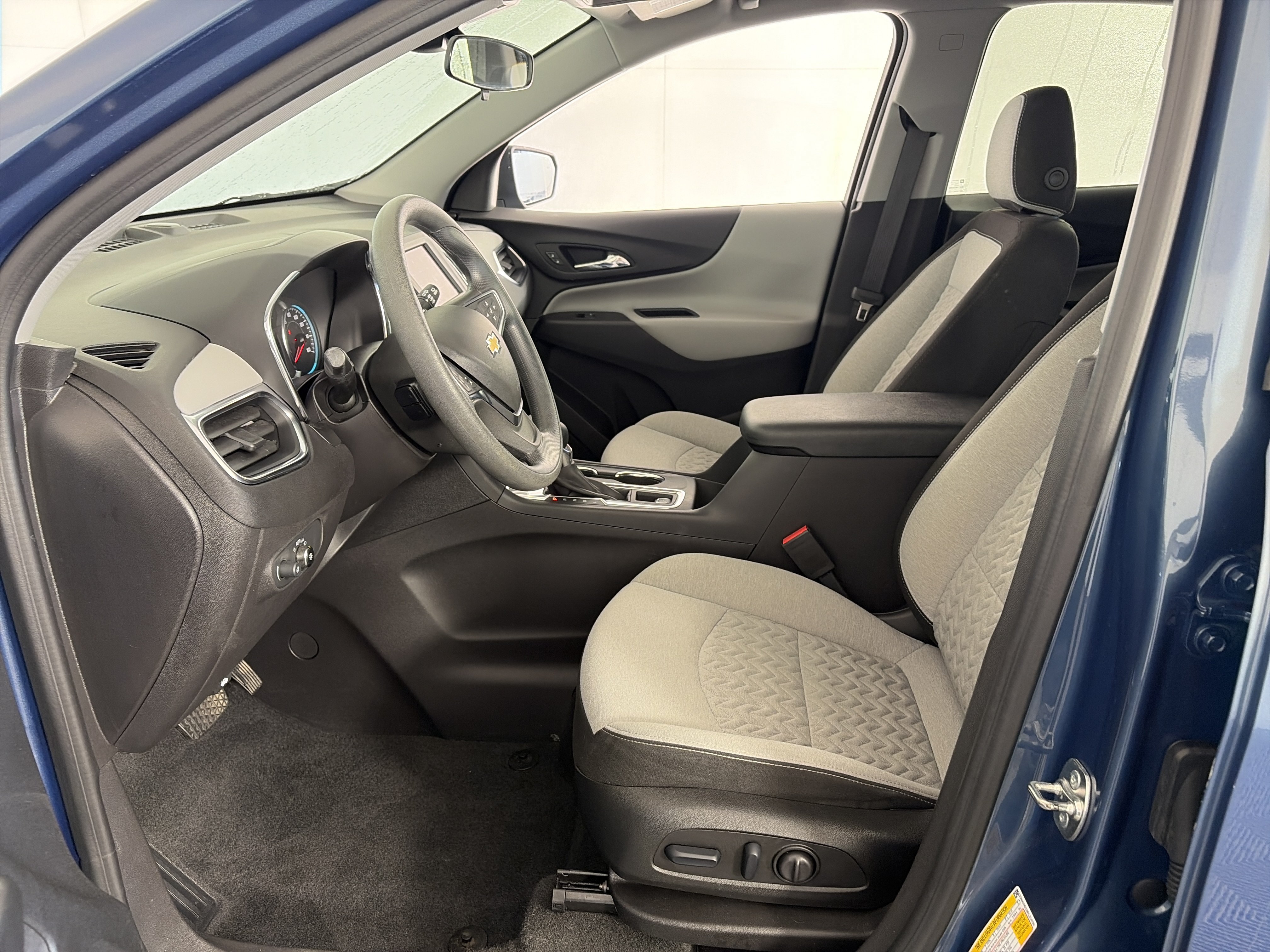 Used 2024 Chevrolet Equinox LS w/ LS Convenience Package FWD image 6