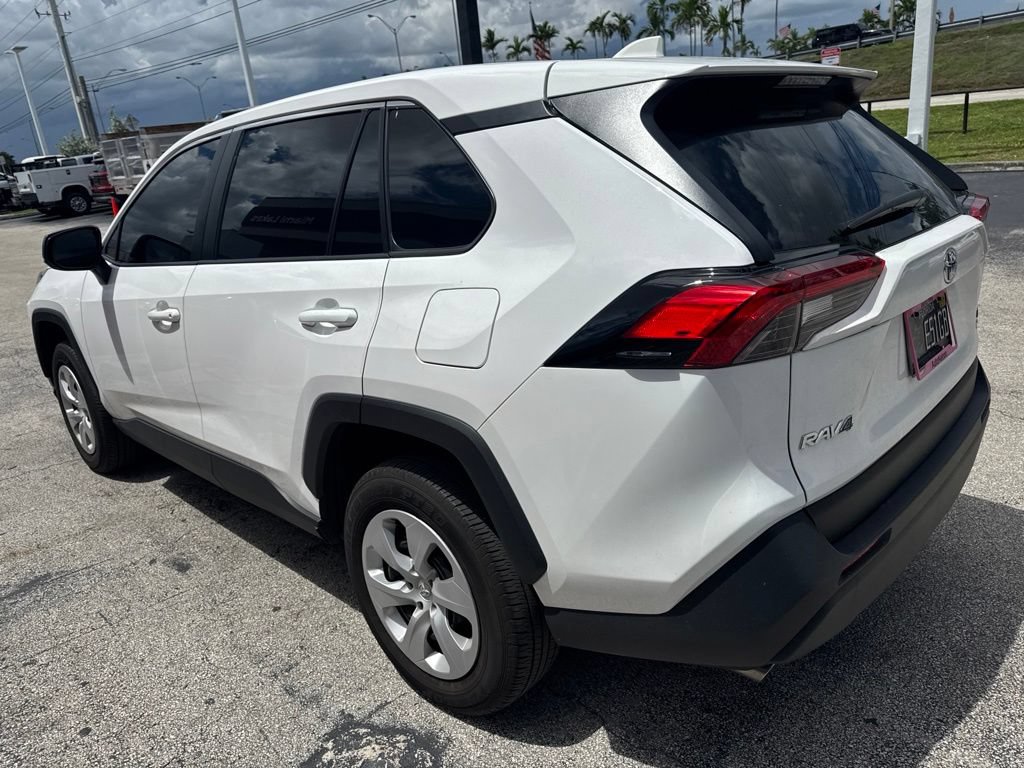 Used 2025 Toyota RAV4 LE AWD/4WD image 5
