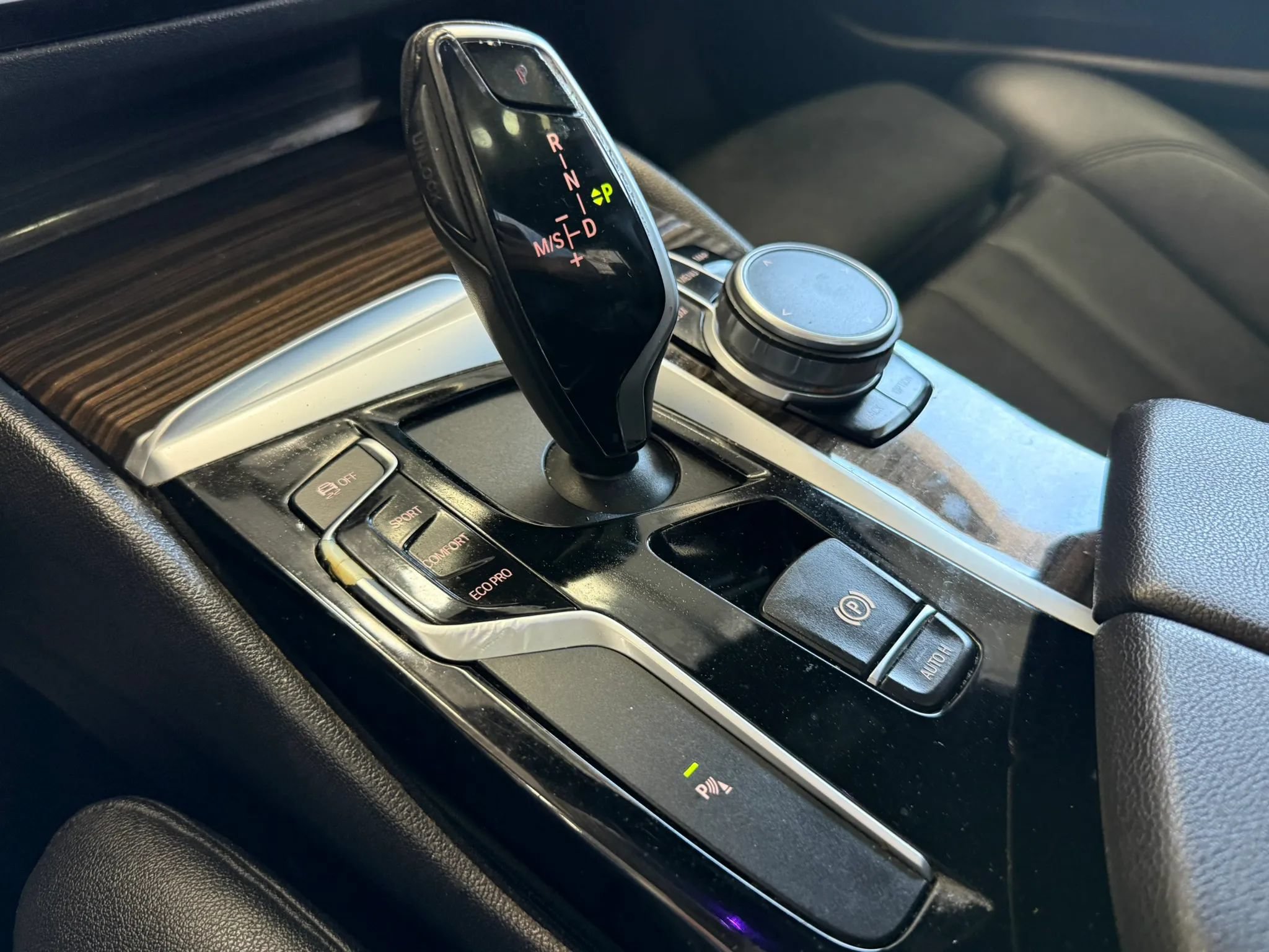 Used 2020 BMW 530i w/ Premium Package RWD image 19