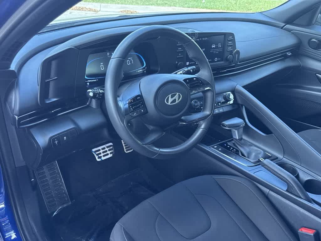 Used 2025 Hyundai Elantra Sport FWD image 12
