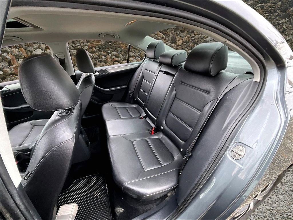 Used 2017 Volkswagen Jetta SE image 24