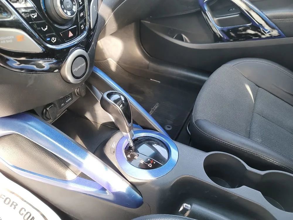 Used 2013 Hyundai Veloster w/ Style Pkg image 39