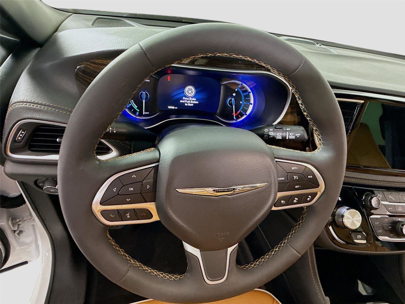 Used 2023 Chrysler Pacifica Pinnacle image 5