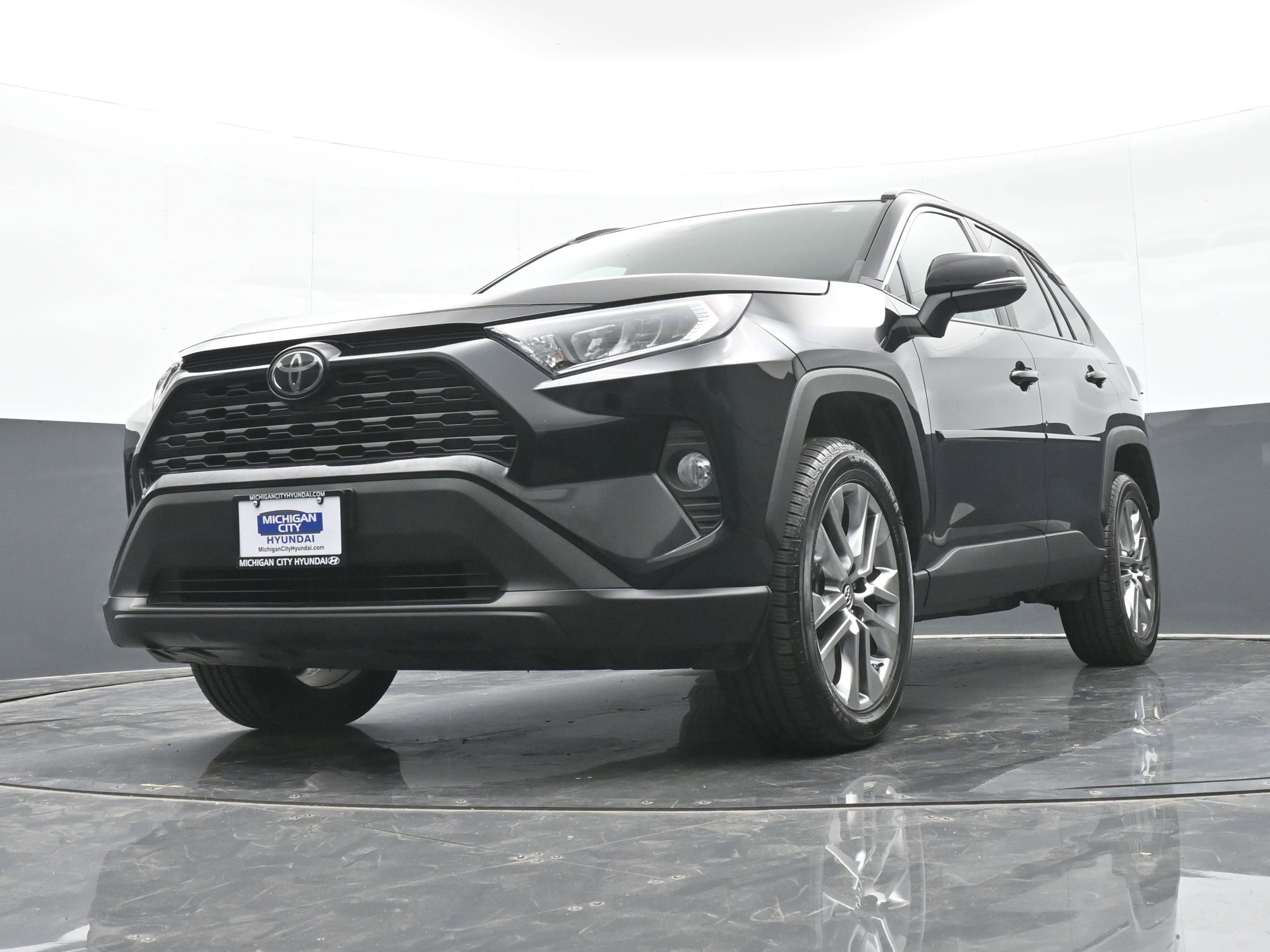 Used 2019 Toyota RAV4 XLE Premium image 40
