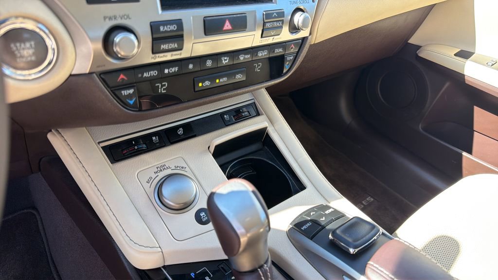 Used 2016 Lexus ES 350 w/ Navigation System Package image 26