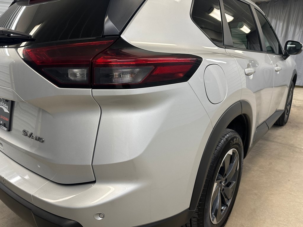 Used 2024 Nissan Rogue SV AWD/4WD image 26