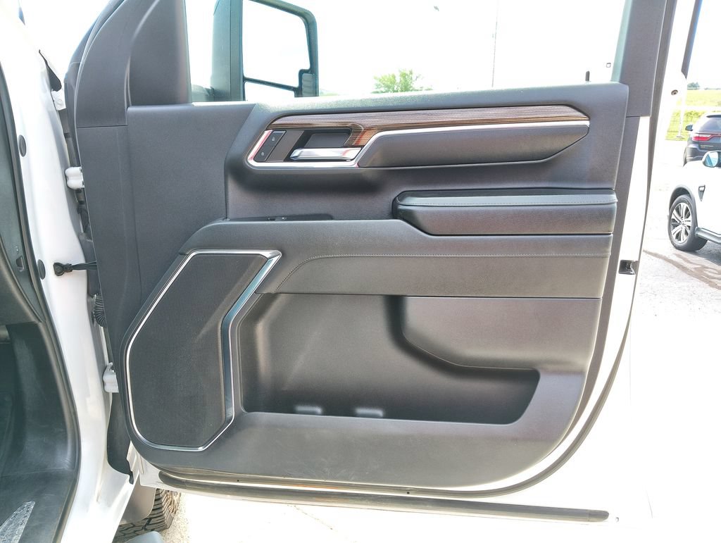 Used 2024 Chevrolet Silverado 2500 LT AWD/4WD image 22