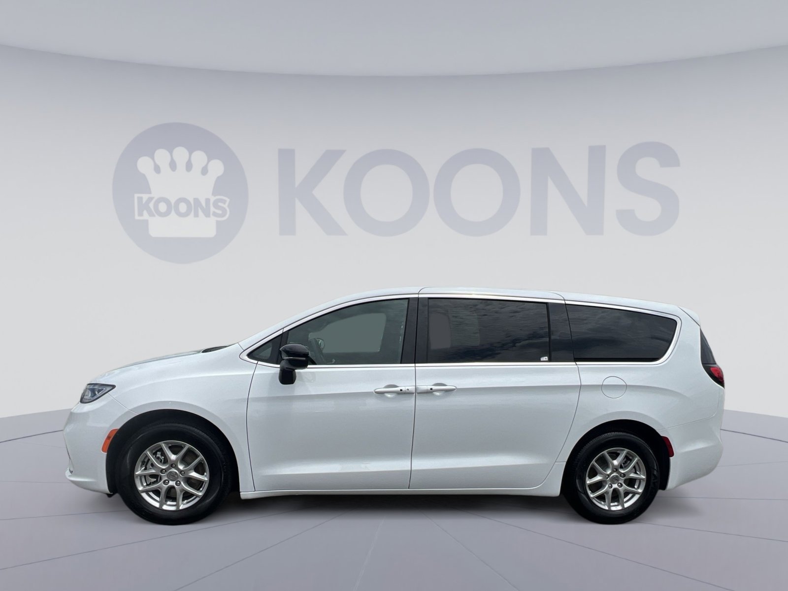 Used 2025 Chrysler Pacifica Select FWD image 13