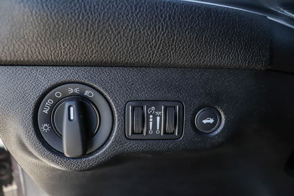 Used 2021 Dodge Challenger SXT RWD image 23