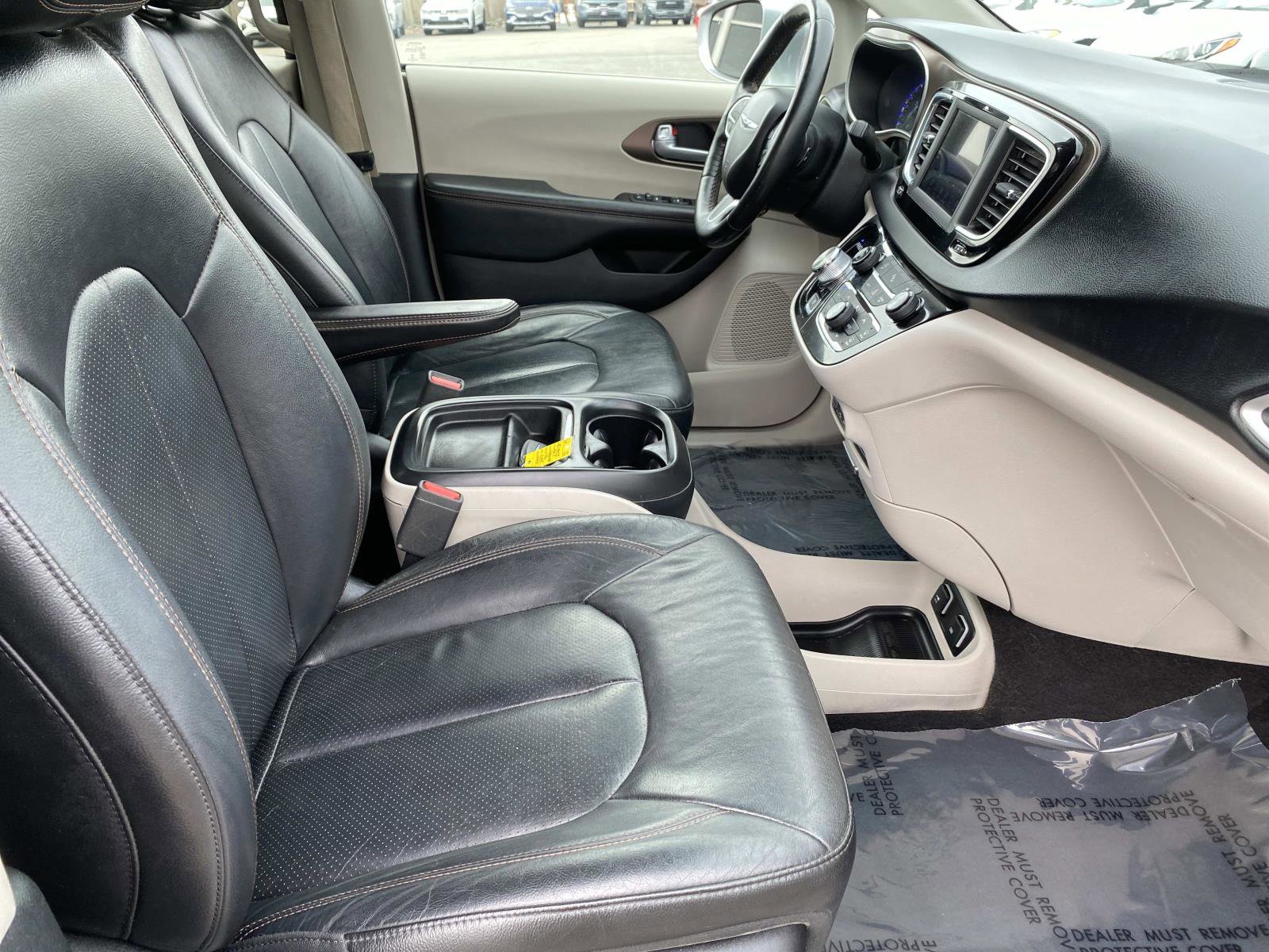 Used 2019 Chrysler Pacifica Touring-L FWD image 22