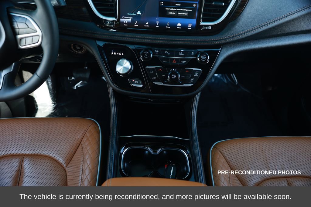 Used 2023 Chrysler Pacifica Pinnacle image 29