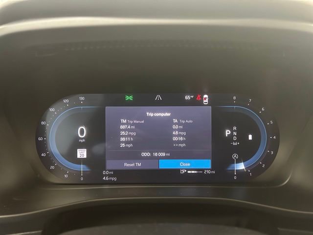 Used 2025 Volvo XC40 B5 Core AWD/4WD image 14