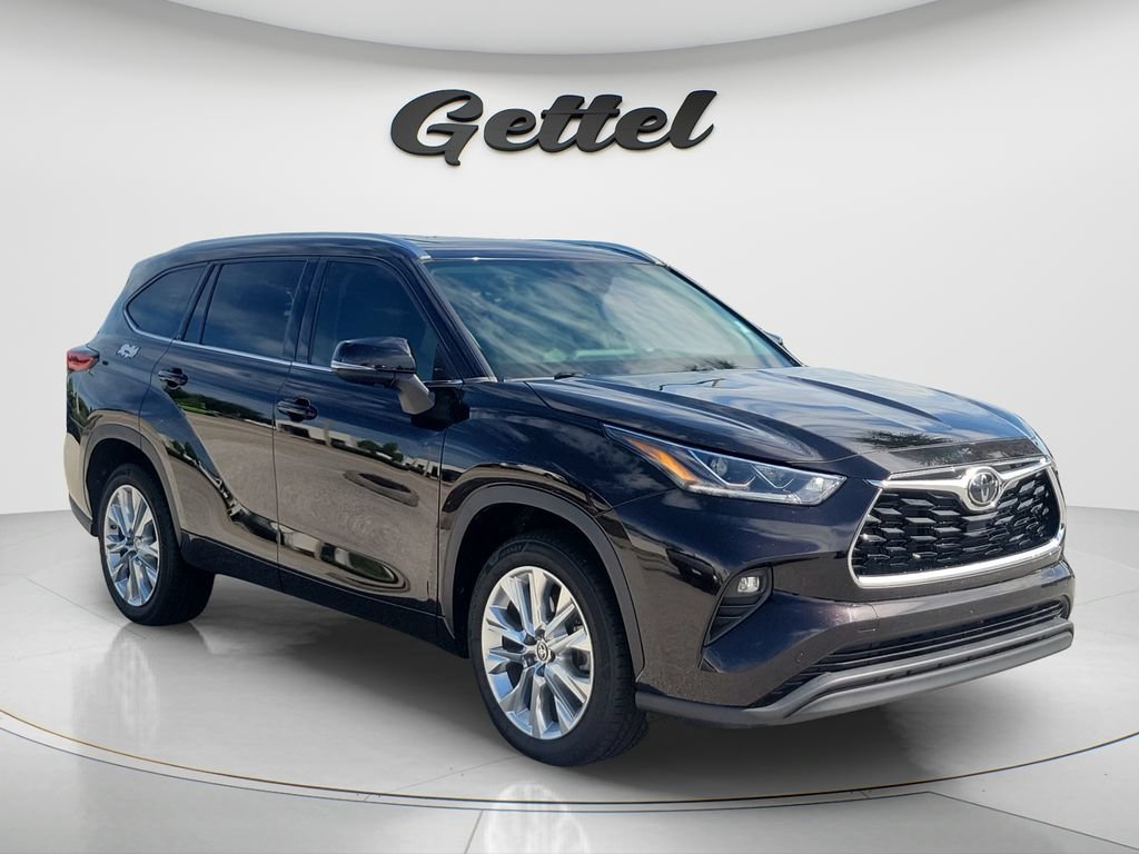 Certified 2021 Toyota Highlander Limited FWD image 3