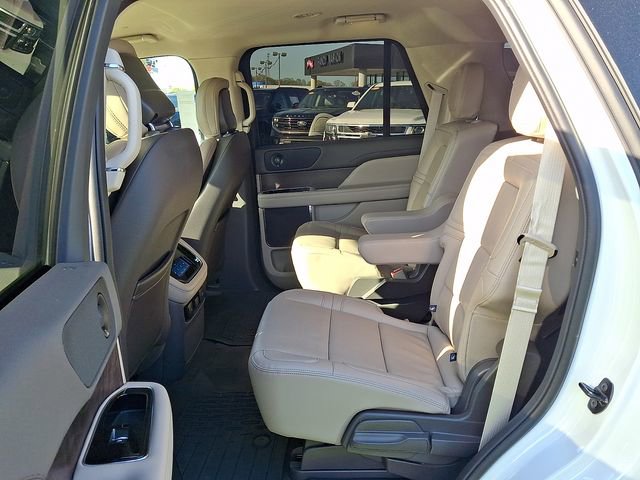 Certified 2024 Lincoln Navigator Premiere image 8