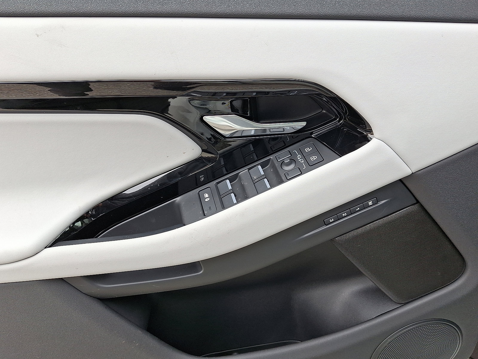 New 2026 Land Rover Range Rover Evoque S image 5