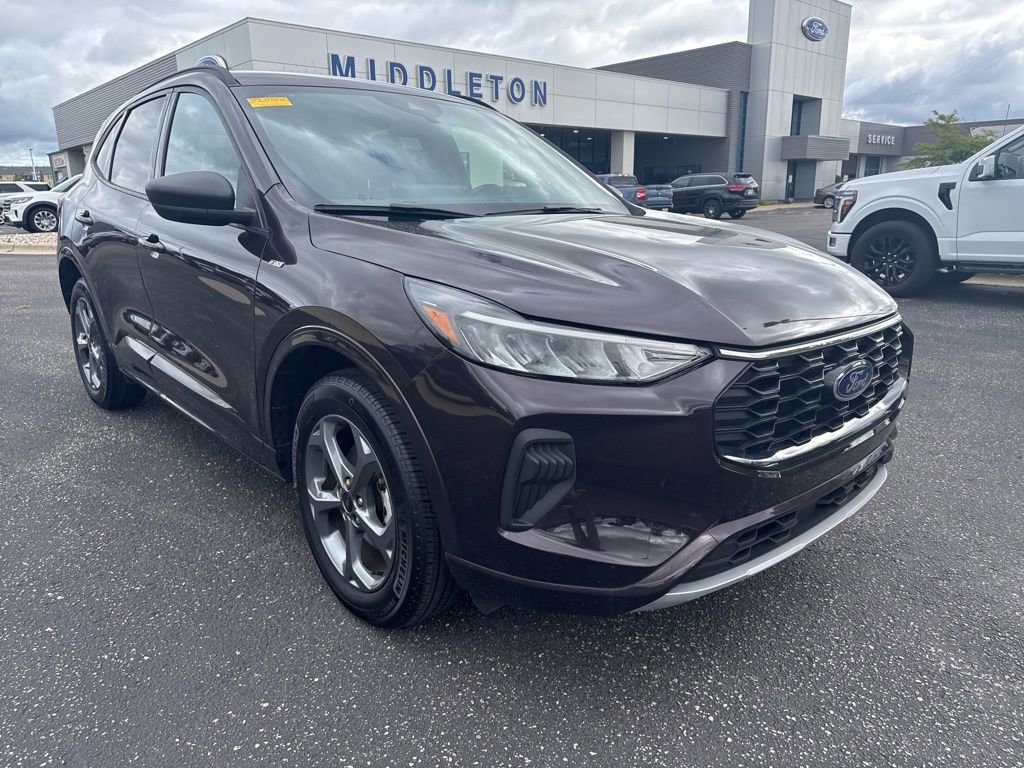 Used 2023 Ford Escape ST-Line w/ Tech Pack #1 AWD/4WD image 2
