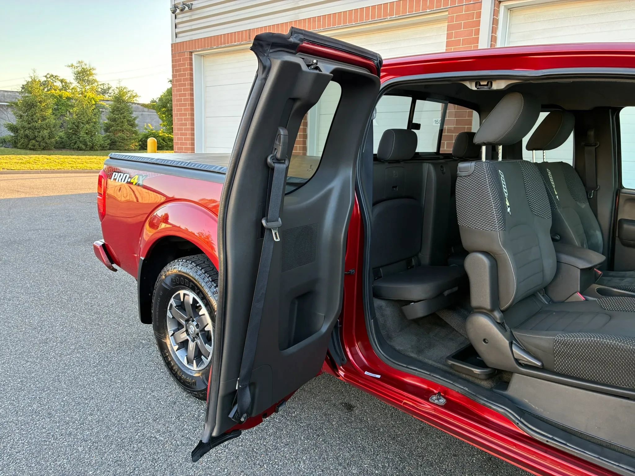 Used 2014 Nissan Frontier PRO-4X AWD/4WD image 14