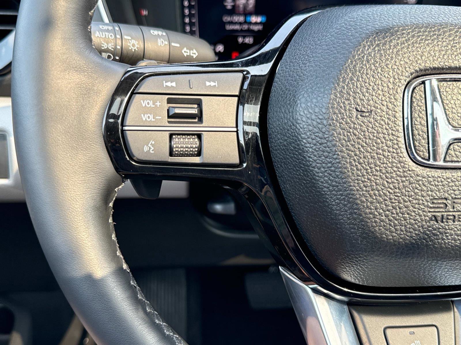 Used 2025 Honda Pilot Elite image 9