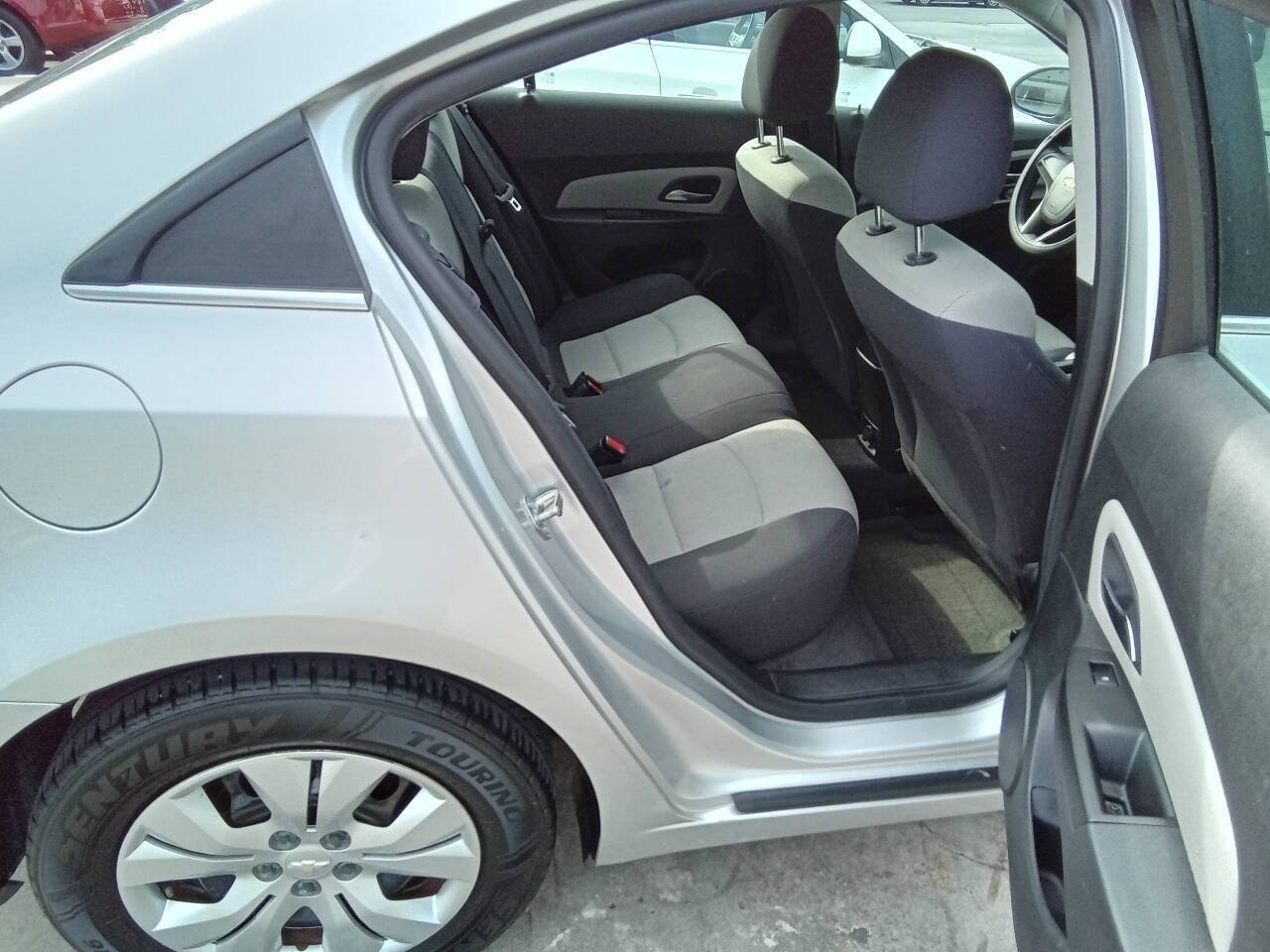 Used 2012 Chevrolet Cruze LS w/ Connectivity Package FWD image 5