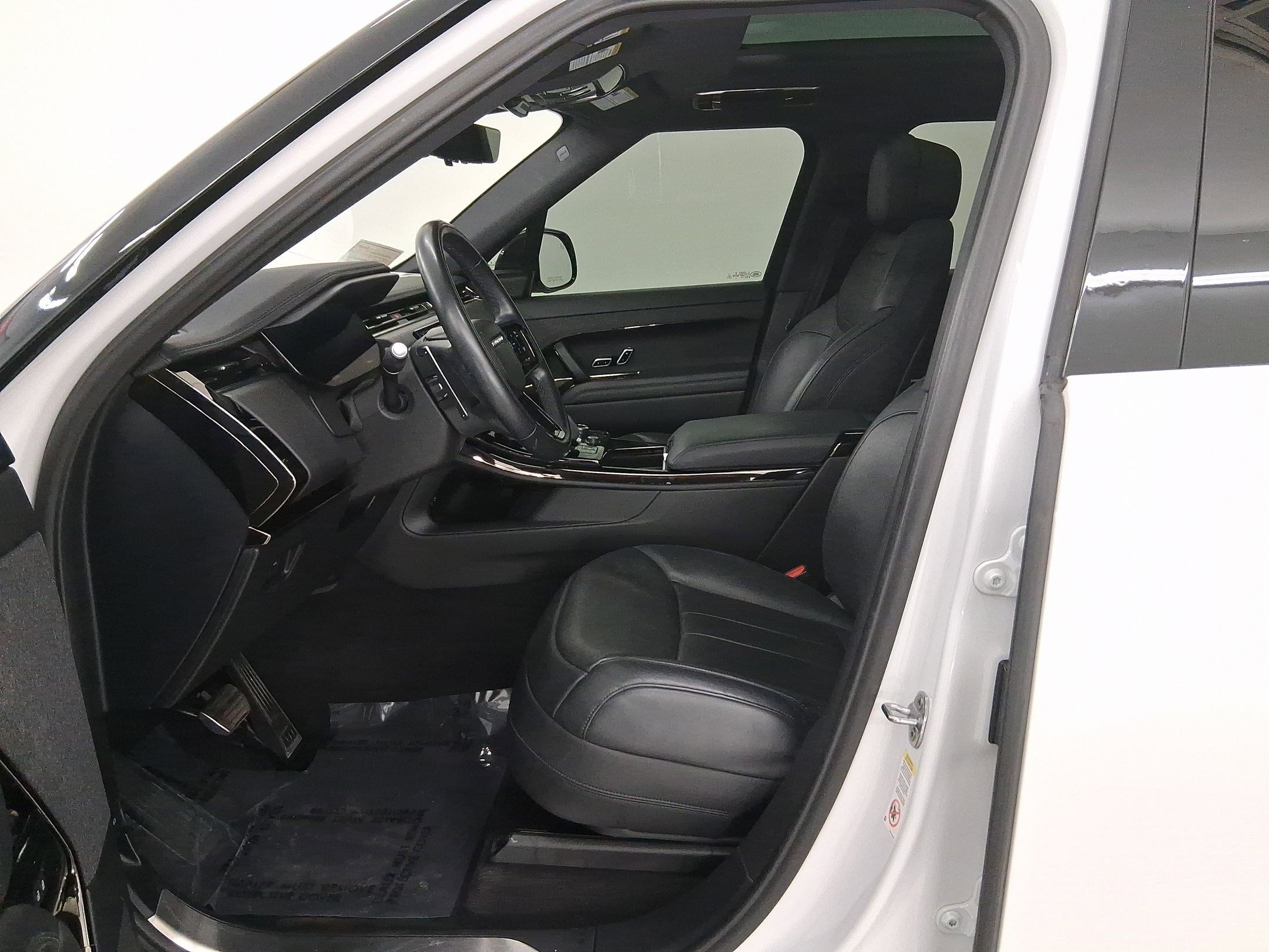 Used 2023 Land Rover Range Rover Sport SE Dynamic image 5