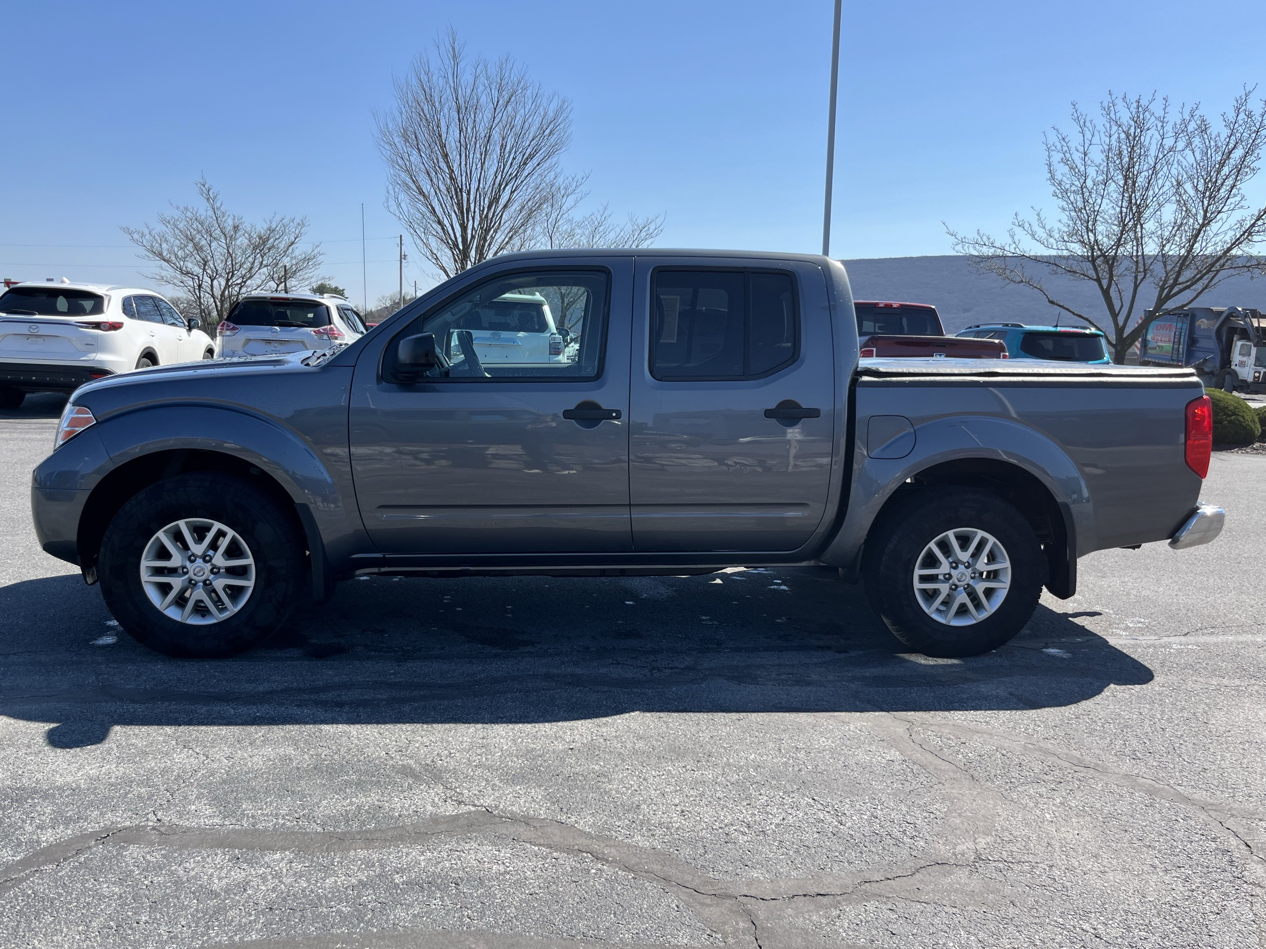 Used 2020 Nissan Frontier SV image 6