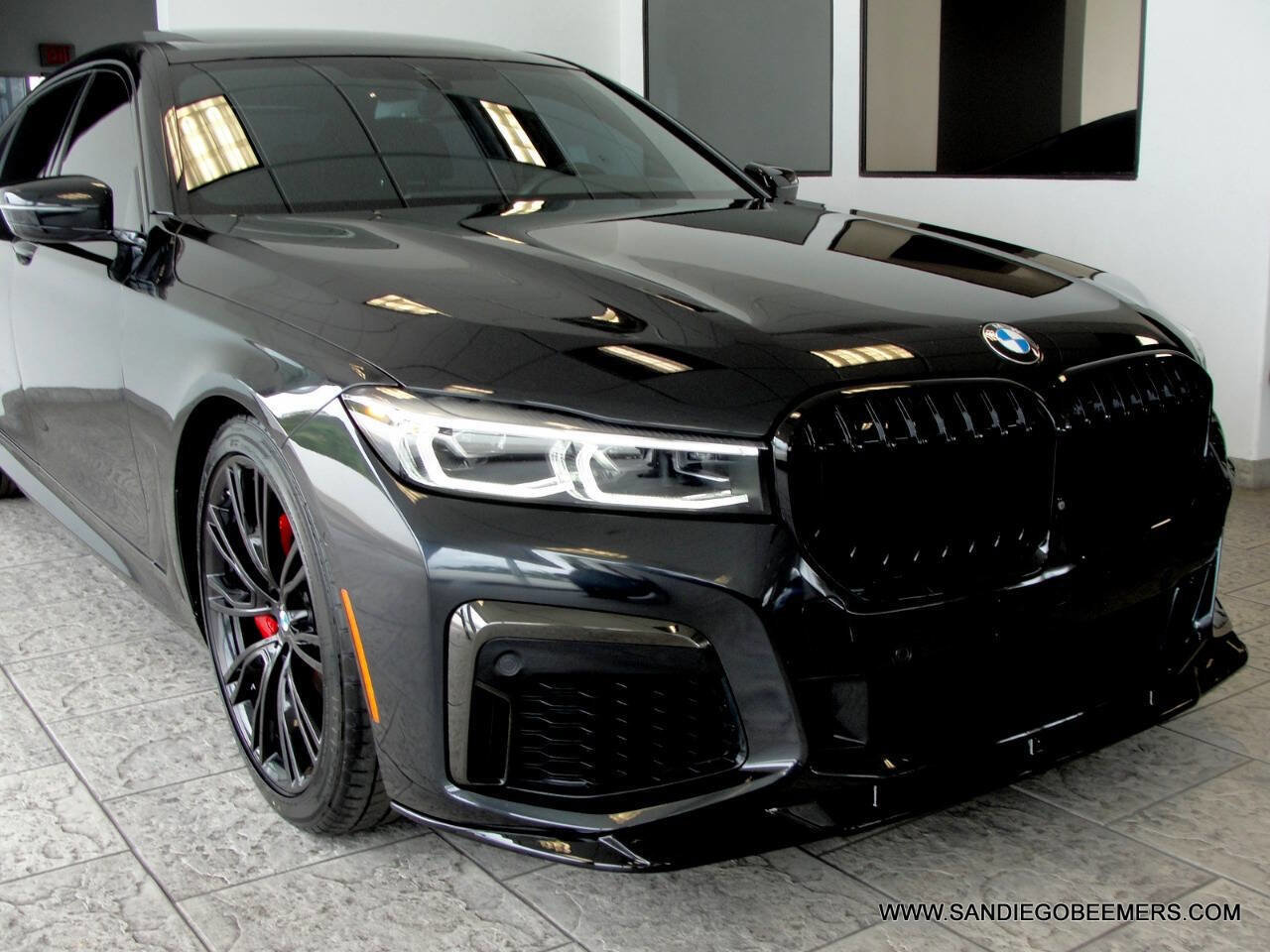 Used 2022 BMW 740i w/ M Sport Package image 26