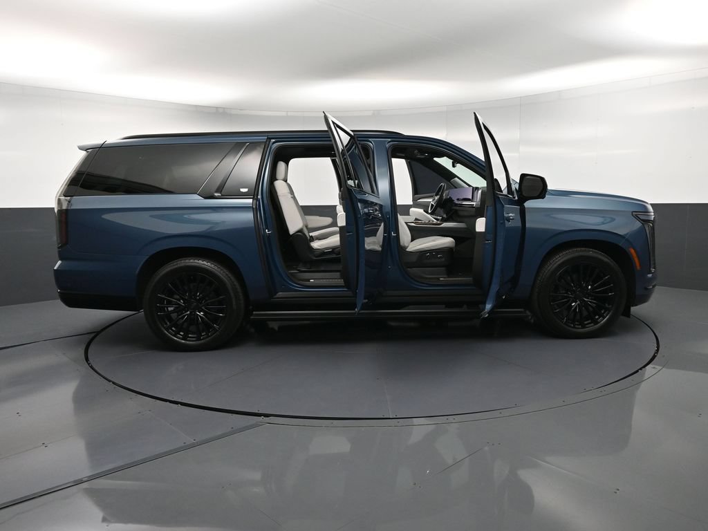 Used 2025 Cadillac Escalade ESV Sport Platinum AWD/4WD image 41