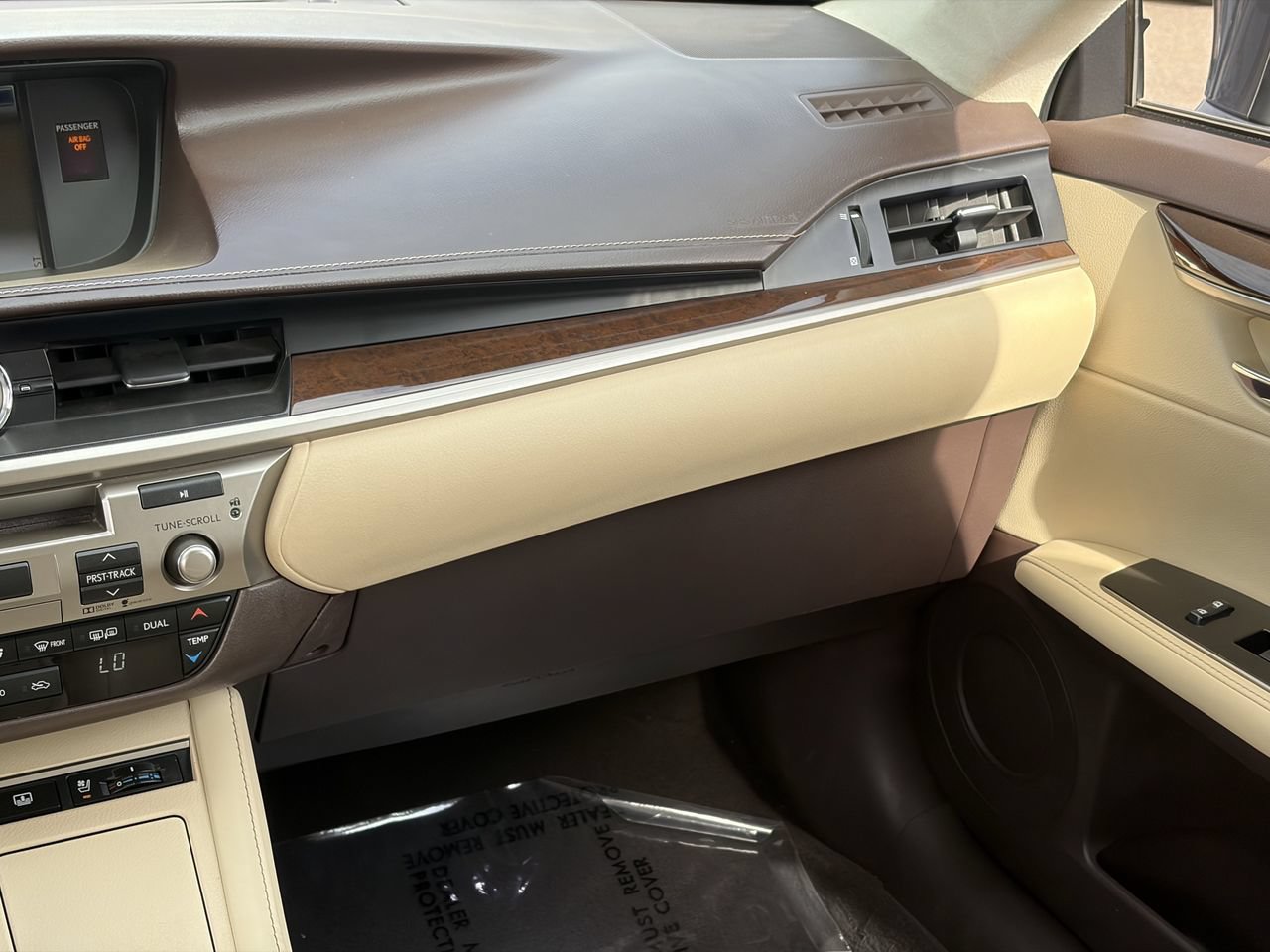 Used 2016 Lexus ES 350 w/ Luxury Package w/Wood Trim FWD image 18