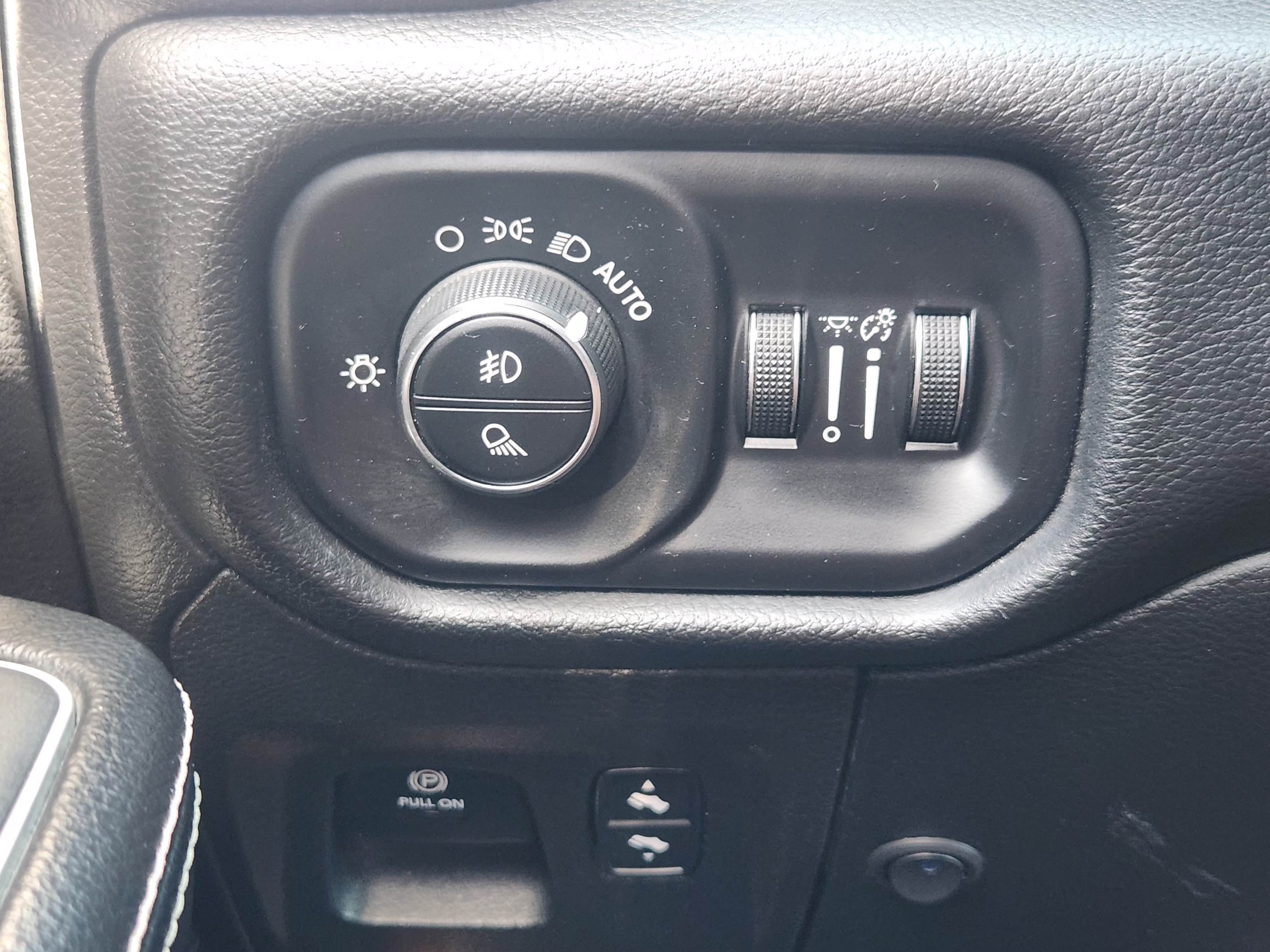 Used 2023 RAM 1500 Laramie AWD/4WD image 23
