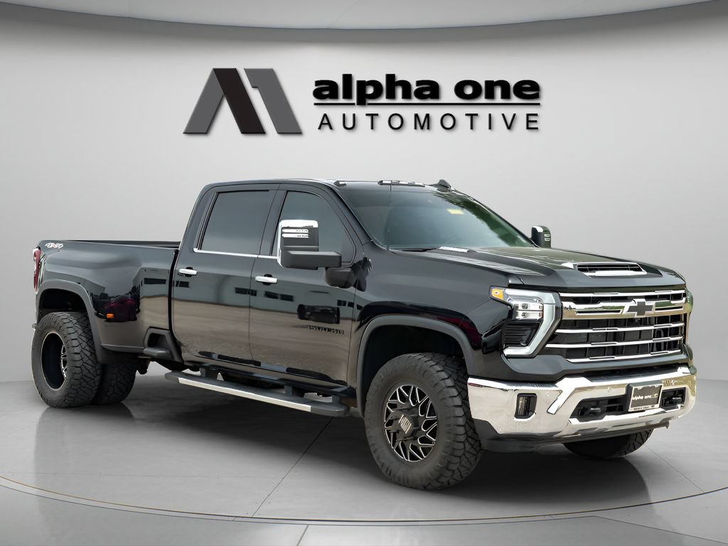 Used 2026 Chevrolet Silverado 3500 LTZ w/ LTZ Plus Package AWD/4WD image 5