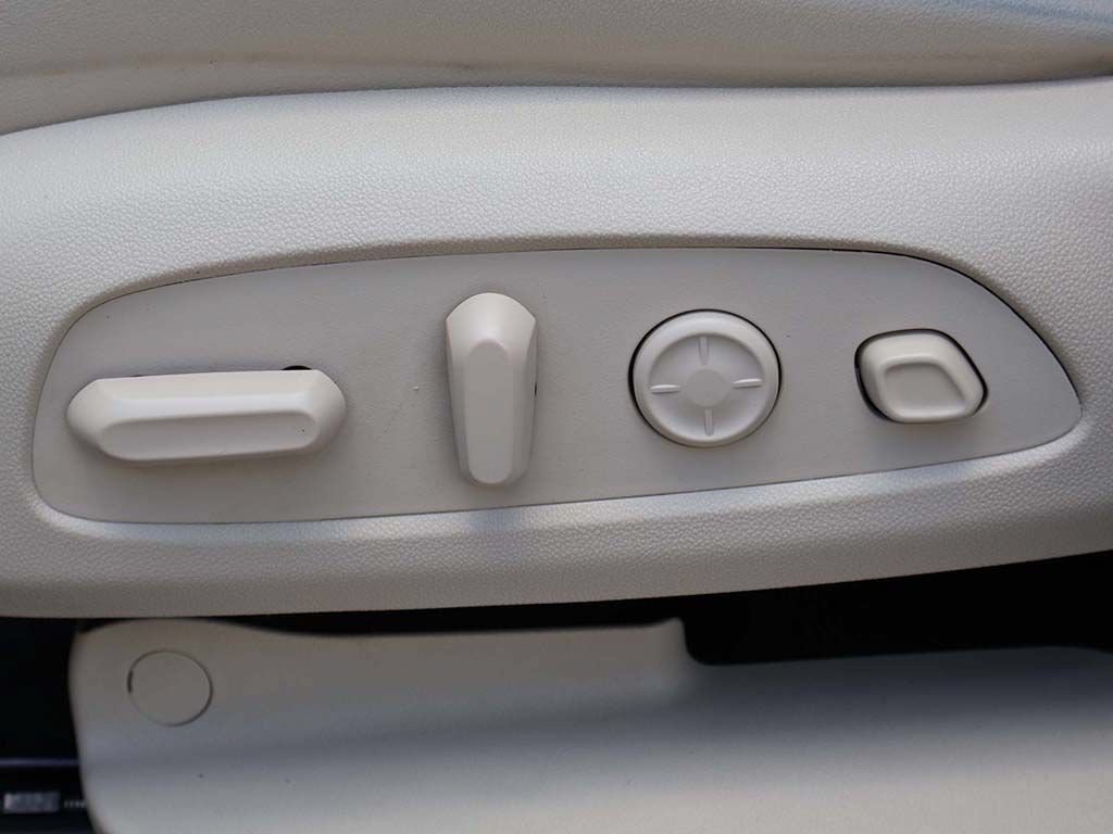 Used 2023 Buick Enclave Premium w/ Experience Buick Package FWD image 37