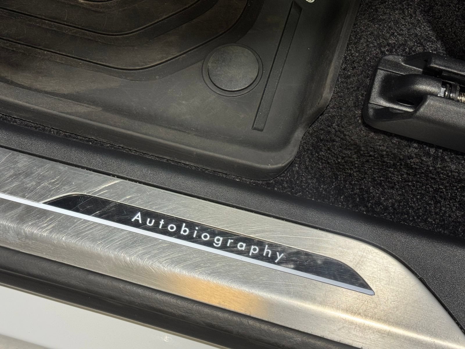 Used 2025 Land Rover Range Rover Autobiography AWD/4WD image 27
