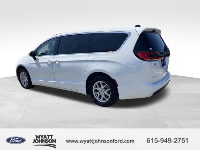 Used 2023 Chrysler Pacifica Touring-L image 6