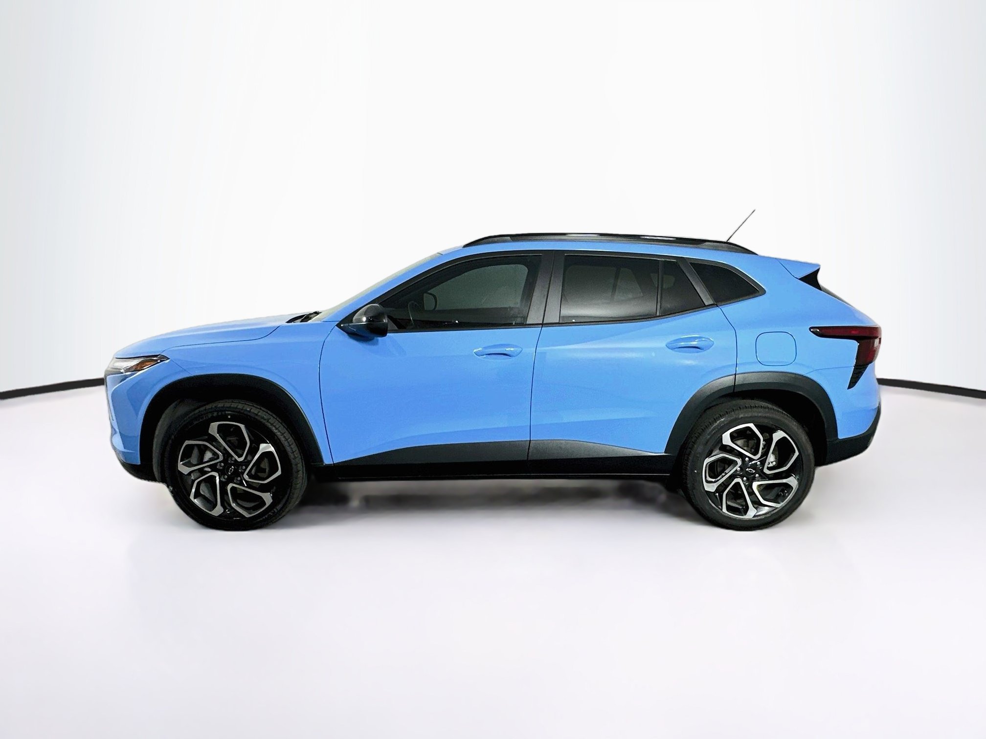 Used 2024 Chevrolet Trax RS w/ Sunroof Package FWD image 4