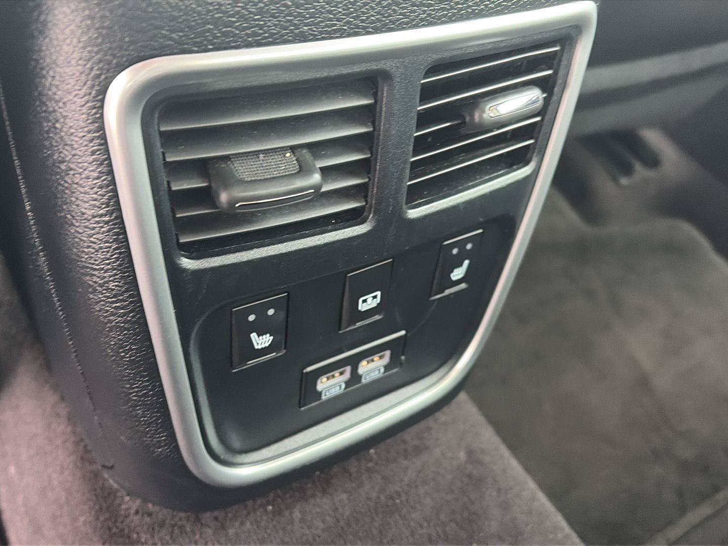 Used 2017 Chrysler 300 C RWD image 14