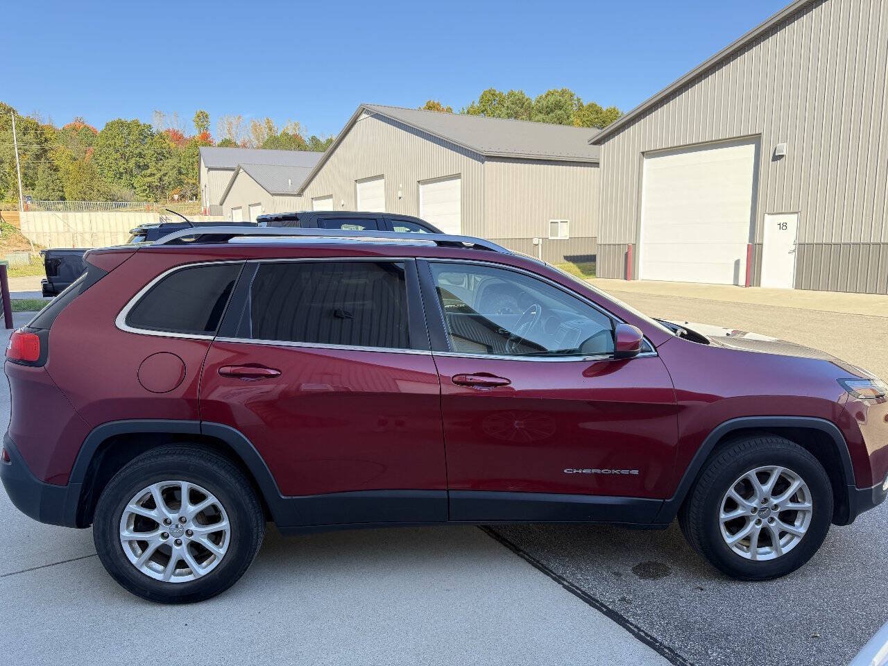 Used 2014 Jeep Cherokee Latitude w/ Comfort/Convenience Group AWD/4WD image 4
