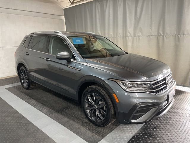 Used 2022 Volkswagen Tiguan SE AWD/4WD image 2